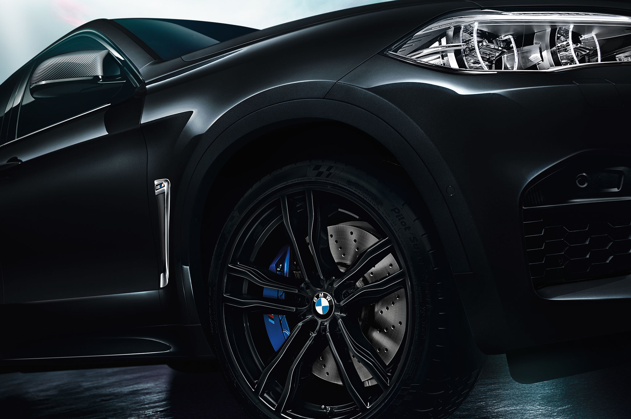 The-Black-Fire-Edition-of-the-BMW-X5-M-and-BMW-X6-M-Close.jpg
